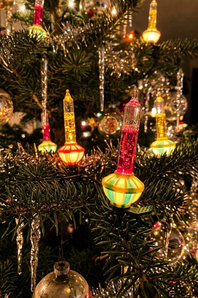 Vintage-style bubble lights on a Christmas tree
